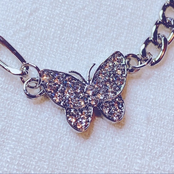 ❤️Seller’s Pick❤️ Stunning Rhinestones Butterfly Choker - Picture 5 of 10